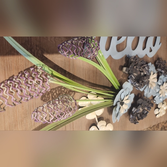 Floral 'Hello' Wall Accent in Blue and Cream - Picture 8 of 8